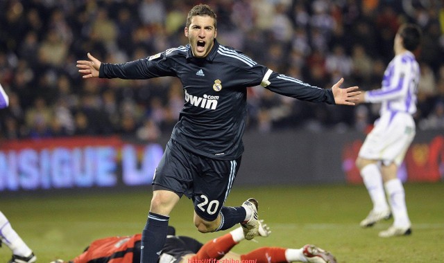 世俱杯直播-德甲提前夺冠的球队及其赛季表现解析