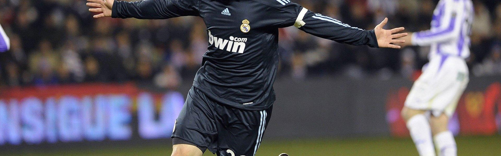 世俱杯直播-来自伦敦的德甲球队传说与队徽高清图像揭秘